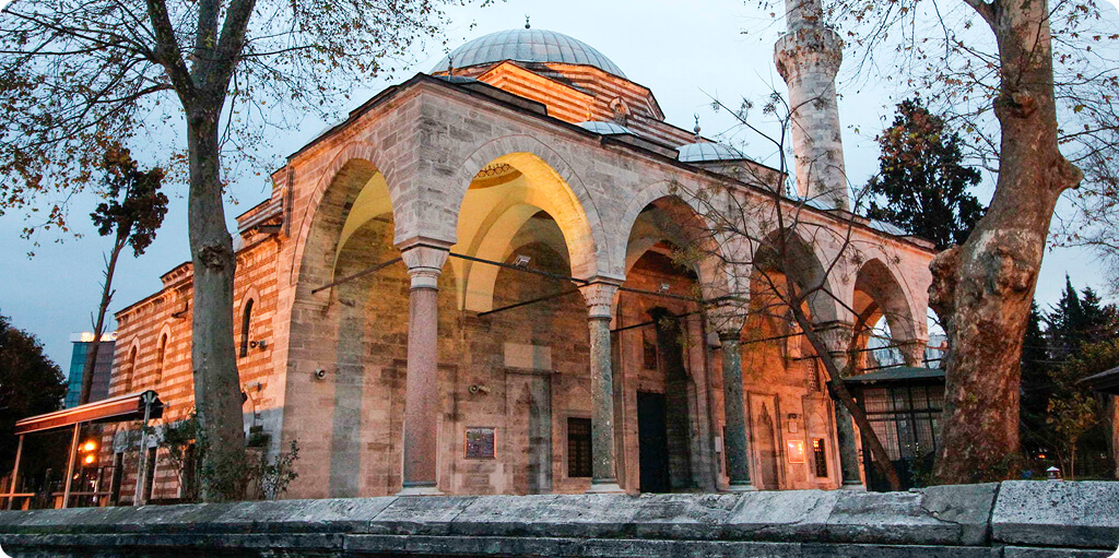Murad Paşa Câmii Hazîresi: Oya Oya, Yazma Yazma, Tül Tül Mermerler