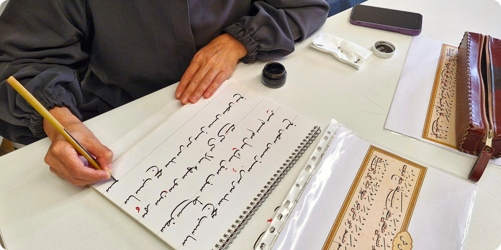 Bambu Kalemin Sessiz Ağırlığı: Hüsn-i Hat / Merve Sena Ozan